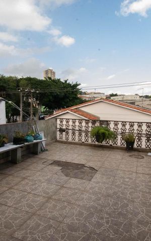 Casa à venda com 330m², 4 quartos e 8 vagas Casa à venda com 330m², 4 quartos e 8 vagasvaranda