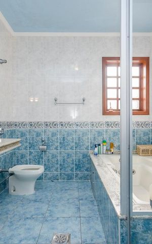 Casa para alugar com 300m², 4 quartos e 3 vagasBanheiro da Suíte