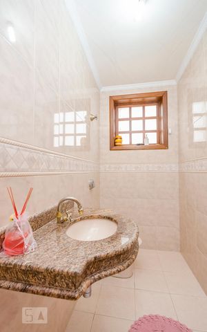 Casa para alugar com 300m², 4 quartos e 3 vagasLavabo
