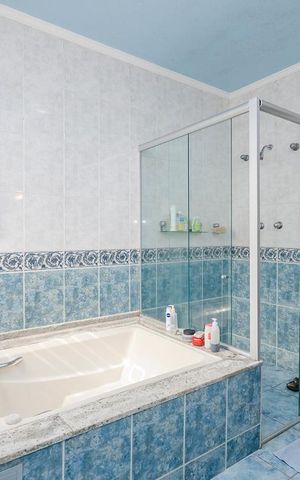 Casa para alugar com 300m², 4 quartos e 3 vagasBanheiro da Suíte