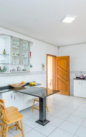 Casa para alugar com 300m², 4 quartos e 3 vagasCozinha