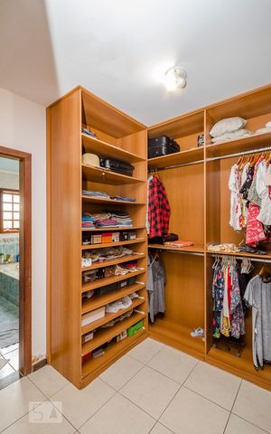 Casa para alugar com 300m², 4 quartos e 3 vagasCloset