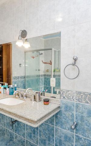 Casa para alugar com 300m², 4 quartos e 3 vagasBanheiro da Suíte