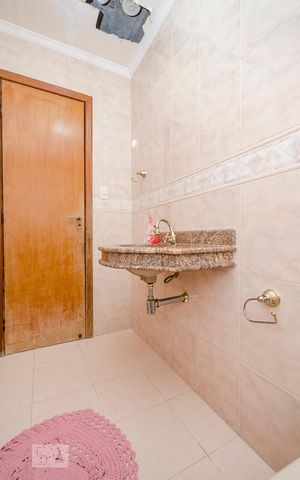 Casa para alugar com 300m², 4 quartos e 3 vagasLavabo