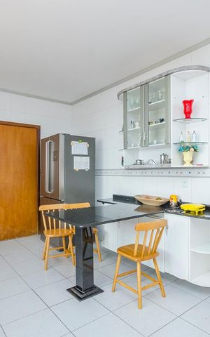 Casa para alugar com 300m², 4 quartos e 3 vagasCozinha