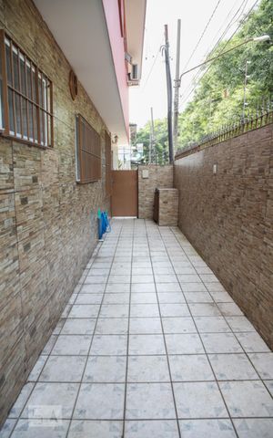 Casa à venda com 247m², 4 quartos e 2 vagas Casa à venda com 247m², 4 quartos e 2 vagasQuintal