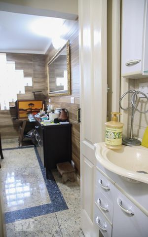 Casa à venda com 247m², 4 quartos e 2 vagas Casa à venda com 247m², 4 quartos e 2 vagasLavabo