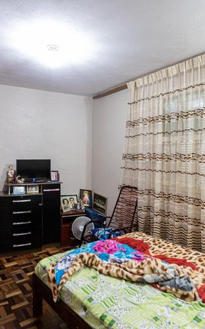 Casa à venda com 101m², 3 quartos e 1 vagaQuarto Casa dos Fundos