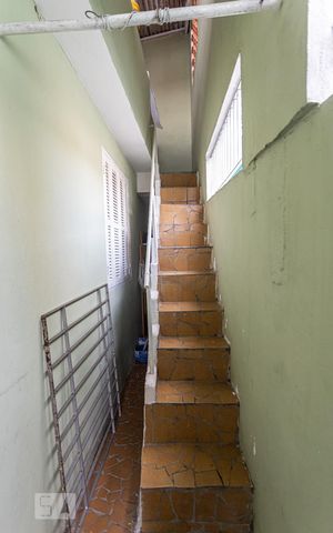 Casa à venda com 101m², 3 quartos e 1 vagaEscada