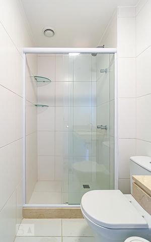 Apartamento para alugar com 85m², 2 quartos e 1 vaga Apartamento para alugar com 85m², 2 quartos e 1 vagaBanheiro da Suíte
