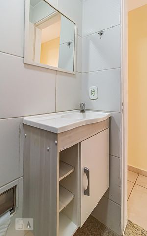Apartamento à venda com 57m², 2 quartos e 1 vaga Apartamento à venda com 57m², 2 quartos e 1 vagaBanheiro
