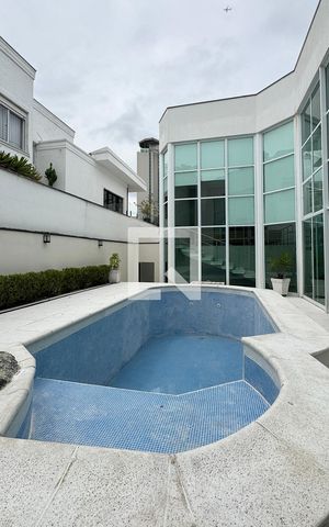 Casa de condomínio para alugar com 400m², 3 quartos e 4 vagasPiscina