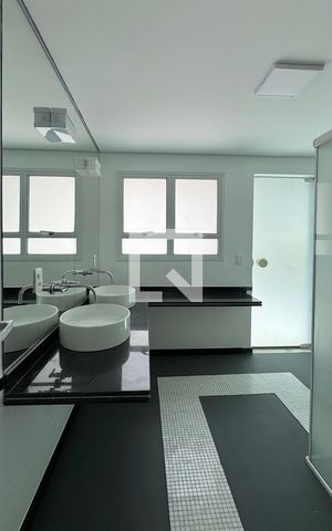 Casa de condomínio para alugar com 400m², 3 quartos e 4 vagasBanheiro da Suíte 3
