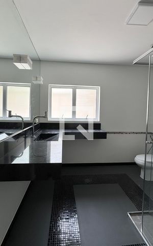 Casa de condomínio para alugar com 400m², 3 quartos e 4 vagasBanheiro da Suíte 2