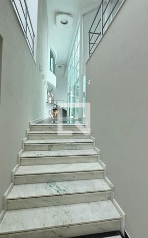 Casa de condomínio para alugar com 400m², 3 quartos e 4 vagasEscada