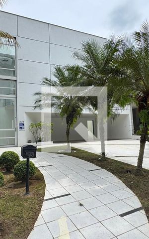 Casa de condomínio para alugar com 400m², 3 quartos e 4 vagasFachada