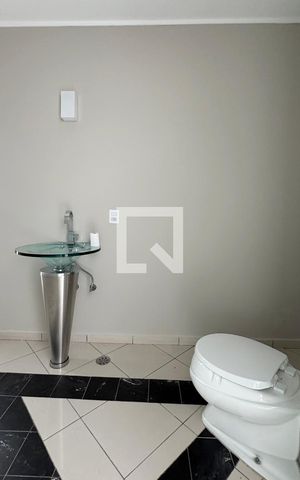 Casa de condomínio para alugar com 400m², 3 quartos e 4 vagasLavabo