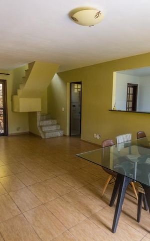 Casa à venda com 115m², 3 quartos e 2 vagasSala