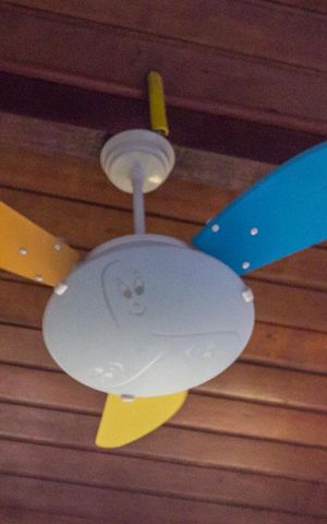 Casa à venda com 115m², 3 quartos e 2 vagasQuarto 2 detalhe ventilador