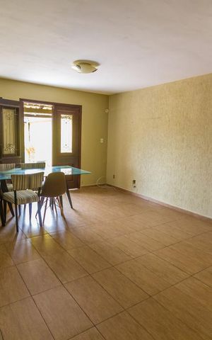 Casa à venda com 115m², 3 quartos e 2 vagasSala