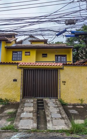 Casa à venda com 115m², 3 quartos e 2 vagasFachada