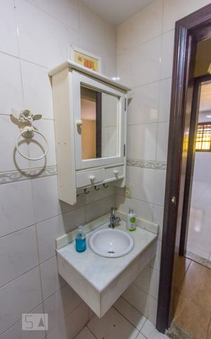 Casa à venda com 115m², 3 quartos e 2 vagasLavabo