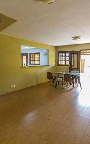 Casa à venda com 115m², 3 quartos e 2 vagasSala