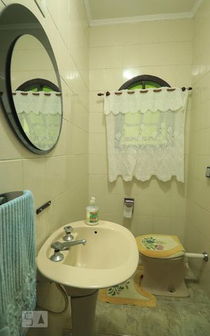 Casa à venda com 177m², 3 quartos e 2 vagasLavabo