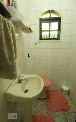 Casa à venda com 177m², 3 quartos e 2 vagasBanheiro de Serviço