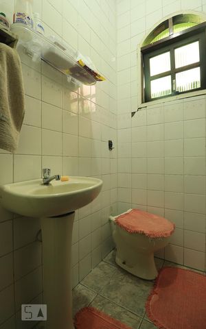 Casa à venda com 177m², 3 quartos e 2 vagasBanheiro de Serviço