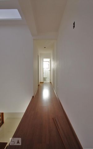 Casa para alugar com 185m², 3 quartos e 2 vagasCorredor