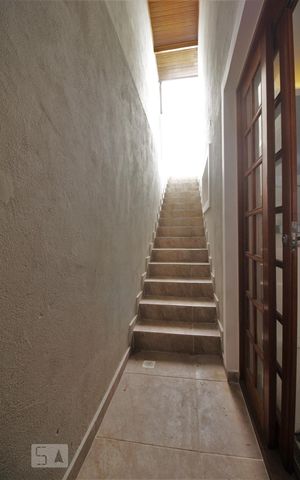 Casa para alugar com 185m², 3 quartos e 2 vagasCorredor