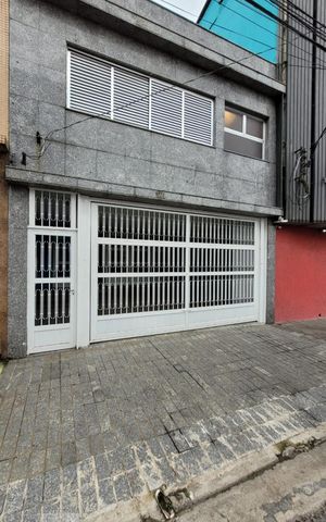 Casa à venda com 350m², 3 quartos e 2 vagas Casa à venda com 350m², 3 quartos e 2 vagasFachada