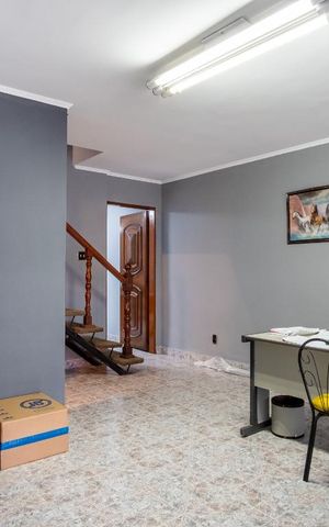 Casa à venda com 350m², 3 quartos e 2 vagas Casa à venda com 350m², 3 quartos e 2 vagasSala de entrada