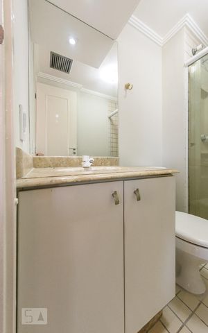 Apartamento à venda com 70m², 2 quartos e 2 vagas Apartamento à venda com 70m², 2 quartos e 2 vagasBanheiro Social