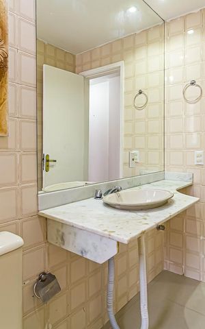Apartamento à venda com 142m², 2 quartos e 1 vaga Apartamento à venda com 142m², 2 quartos e 1 vagaBanheiro Social
