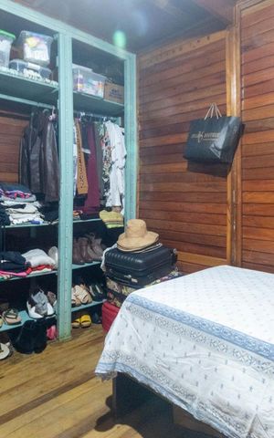Casa à venda com 300m², 5 quartos e 2 vagas Casa à venda com 300m², 5 quartos e 2 vagasQuarto 1