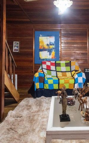 Casa à venda com 300m², 5 quartos e 2 vagas Casa à venda com 300m², 5 quartos e 2 vagasSala de Estar