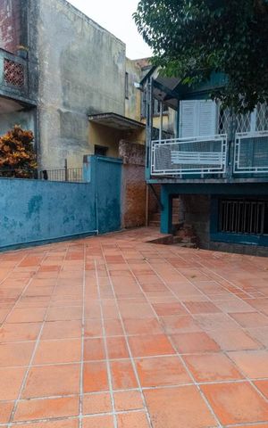 Casa à venda com 300m², 5 quartos e 2 vagas Casa à venda com 300m², 5 quartos e 2 vagasVaranda