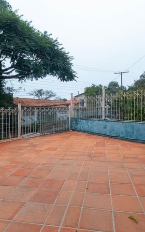 Casa à venda com 300m², 5 quartos e 2 vagas Casa à venda com 300m², 5 quartos e 2 vagasVaranda