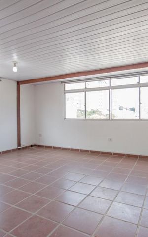 Casa à venda com 342m², 3 quartos e 2 vagas Casa à venda com 342m², 3 quartos e 2 vagasSalão 3