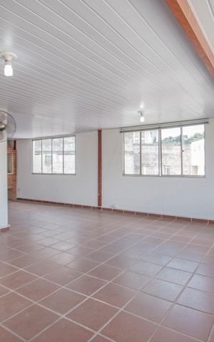 Casa à venda com 342m², 3 quartos e 2 vagas Casa à venda com 342m², 3 quartos e 2 vagasSalão 3