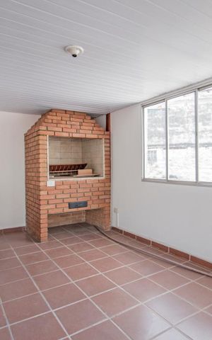 Casa à venda com 342m², 3 quartos e 2 vagas Casa à venda com 342m², 3 quartos e 2 vagasChurrasqueira no Salão 3