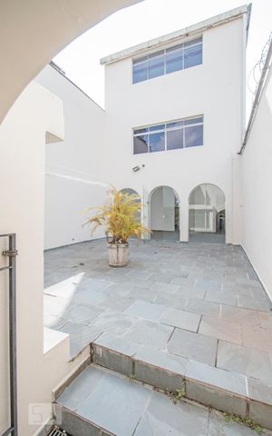 Casa à venda com 342m², 3 quartos e 2 vagas Casa à venda com 342m², 3 quartos e 2 vagasPátio Interno com Anexo de 3 Salões