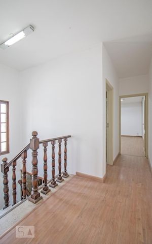 Casa à venda com 342m², 3 quartos e 2 vagas Casa à venda com 342m², 3 quartos e 2 vagasHall dos Quartos