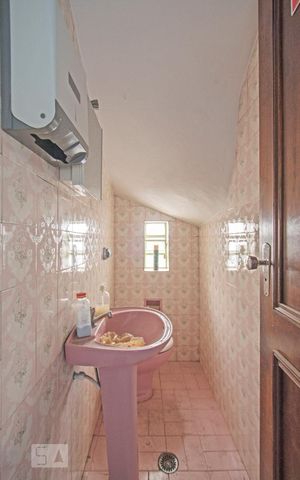 Casa à venda com 342m², 3 quartos e 2 vagas Casa à venda com 342m², 3 quartos e 2 vagasLavabo