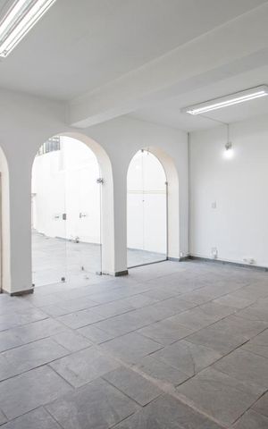Casa à venda com 342m², 3 quartos e 2 vagas Casa à venda com 342m², 3 quartos e 2 vagasSalão 1