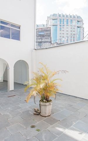 Casa à venda com 342m², 3 quartos e 2 vagas Casa à venda com 342m², 3 quartos e 2 vagasPátio Interno com Anexo de 3 Salões