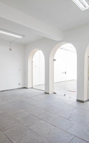 Casa à venda com 342m², 3 quartos e 2 vagas Casa à venda com 342m², 3 quartos e 2 vagasSalão 1