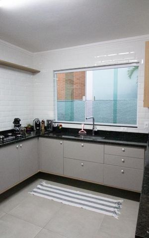 Casa à venda com 367m², 3 quartos e 5 vagas Casa à venda com 367m², 3 quartos e 5 vagasCozinha